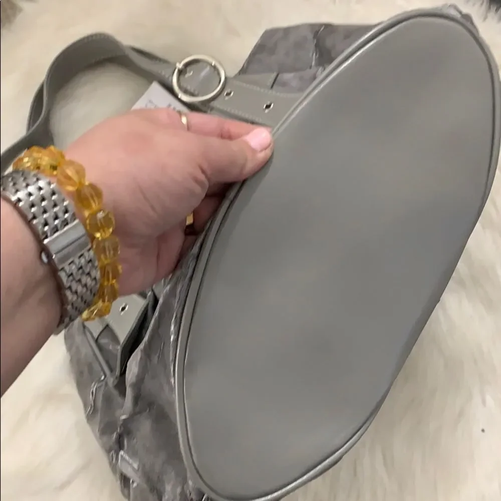 Daphane gray hand bag